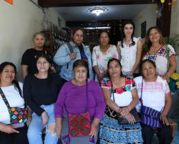 Conmemoran la UdeG y mujeres indígenas el Día Internacional de la Medicina Tradicional