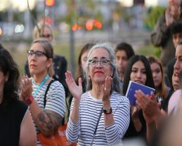 Cristina Rivera Garza y estudiantes de la UdeG hacen estremecedor performance contra los feminicidios