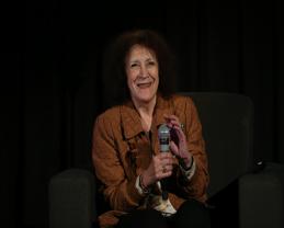 Imparte cátedra la investigadora Emérita de la UNAM Julia Tagüeña Parga, a estudiantes de la UdeG