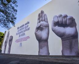La UdeG interviene la Rambla Cataluña con mural y exposición en contra de la violencia de género