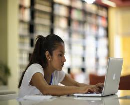 Invita la UdeG a visitar su biblioteca digital