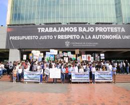 Marchan las comunidades de las preparatorias de Amatitán y de Tequila en exigencia al respeto por la Universidad 7