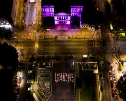 Universitarias se unen para conmemorar el 8M en la explanada de la Rectoría General
