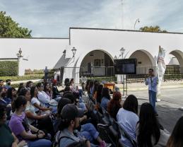 Frente a Casa Jalisco imparten máster class sobre la urgencia de detener la escalada de violencia contra las mujeres