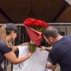 Regala la Preparatoria de Jalisco 140 rosas al gobernador, una por cada millón que quitó al MCA