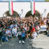 Canta y baila la Preparatoria 22 afuera de Casa Jalisco para exigir respeto por la autonomía universitaria