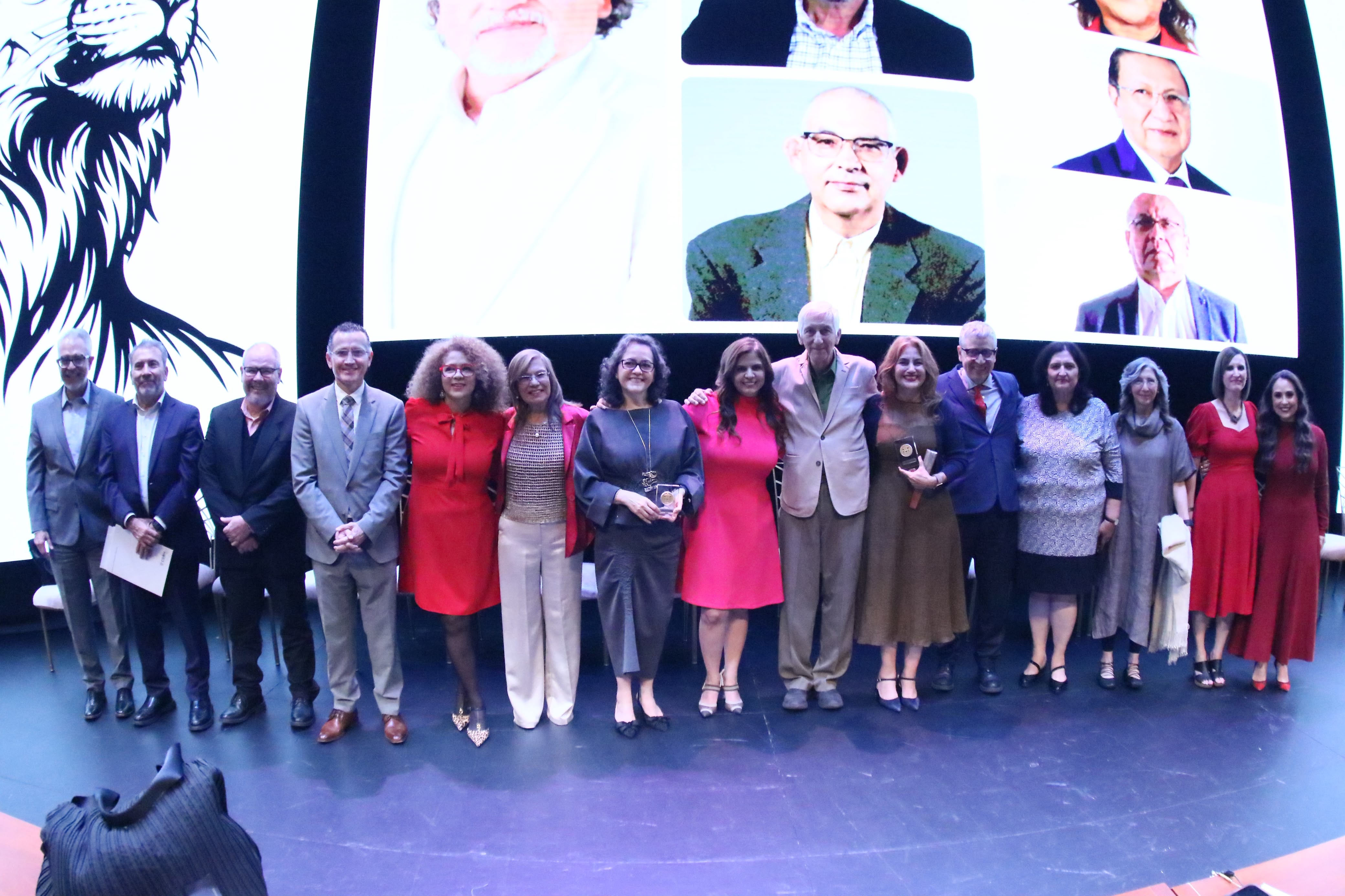La UdeG reconoce a universitarios con 35, 40, 45, 50 y 55 años de servicio